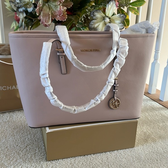 MICHAEL KORS JET SET TRAVEL LARGE TOTE NEW AUTHENTIC 14x11 - Picture 1 of 13